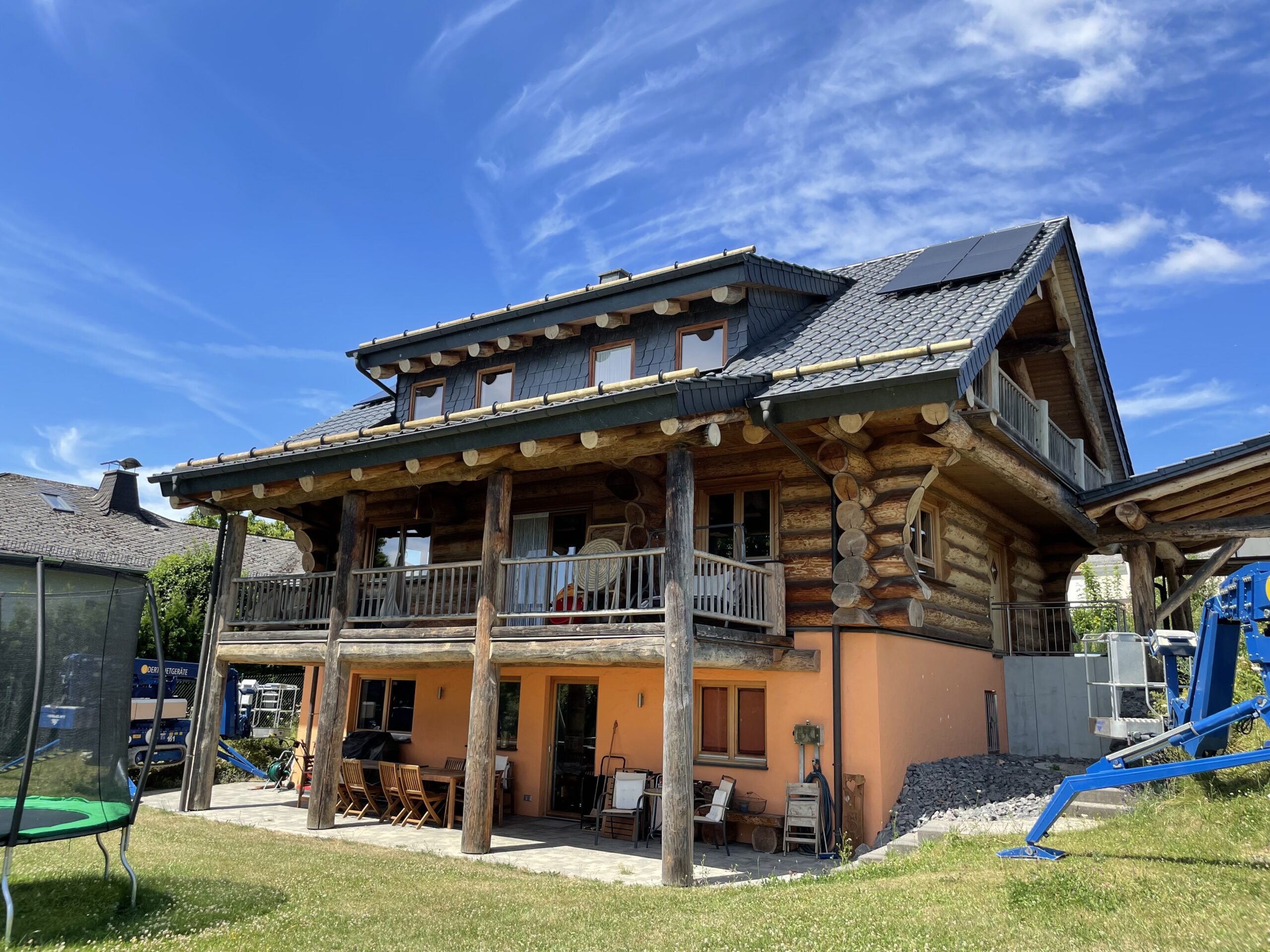 Blockbohlenhaus - Gartenansicht